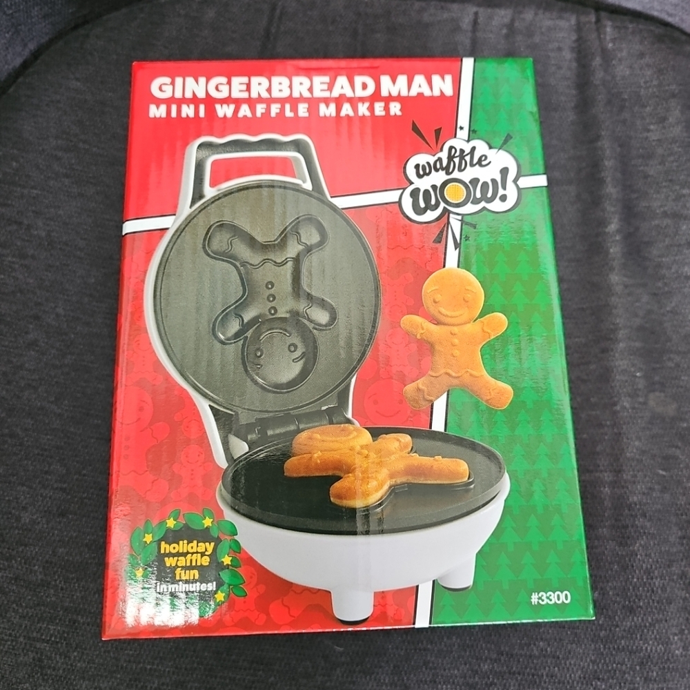 NIB Waffle Wow! Gingerbread Man Mini Waffle Maker Christmas Holiday Fun!